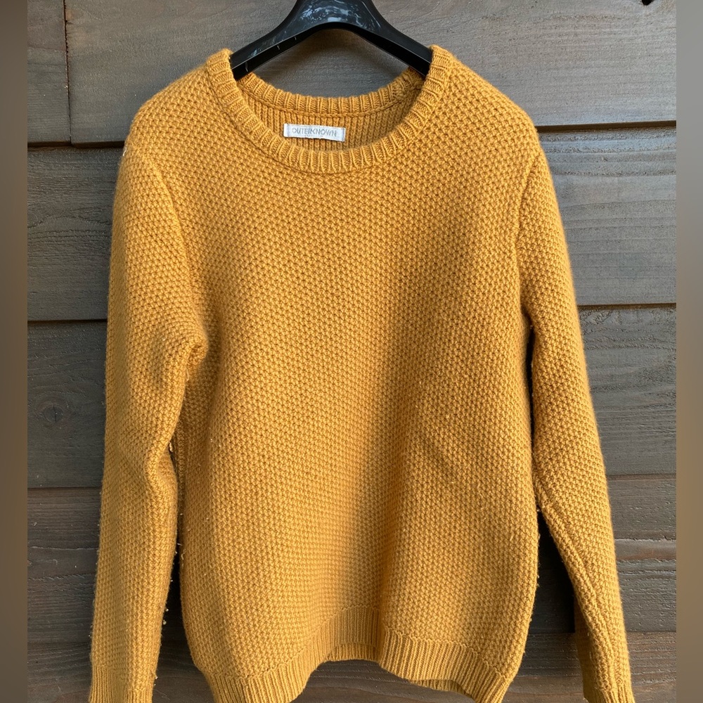 Large mustard Outerknown knitted sweater. Still In good condition.